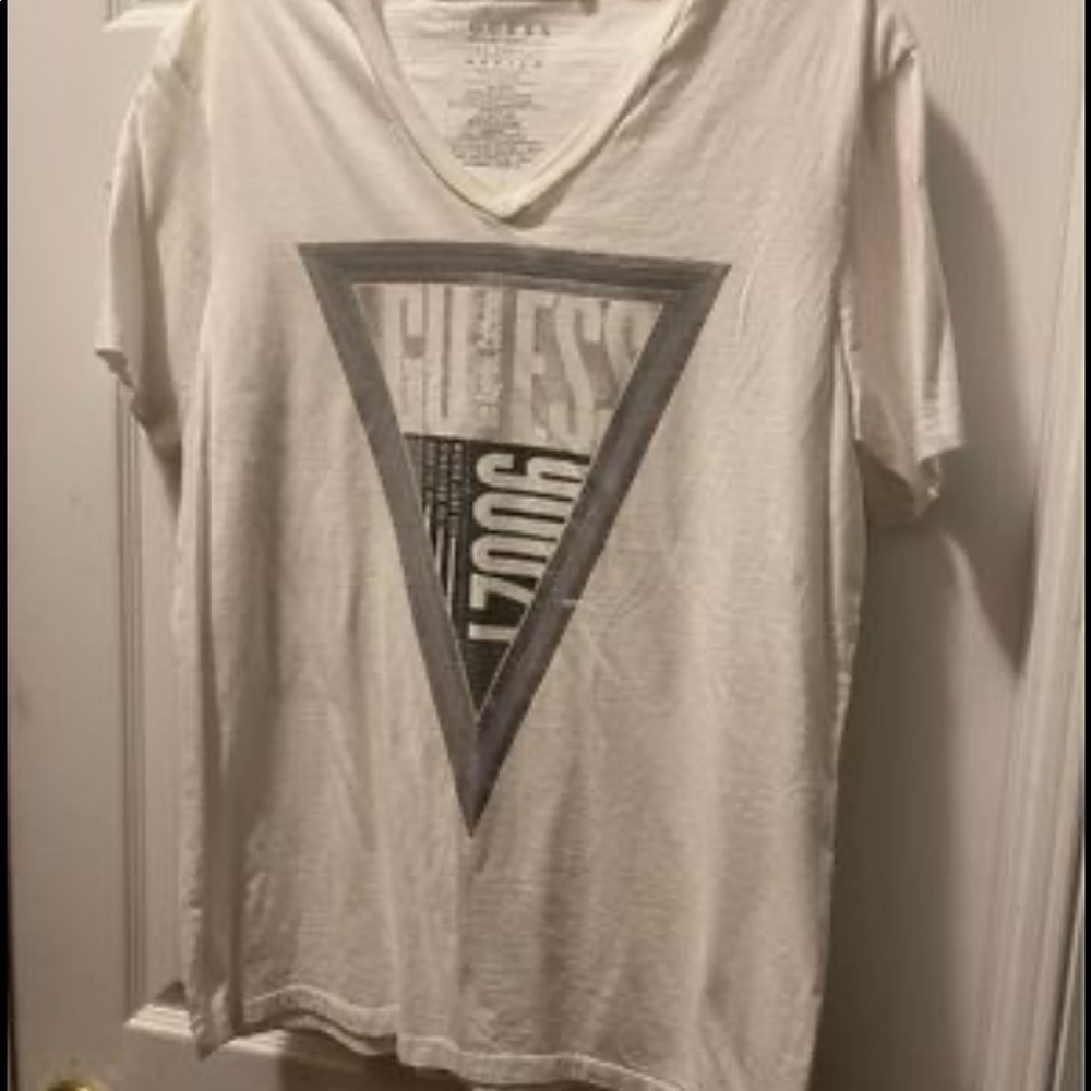 Like new Guess unisex medium v-neck tee shirt